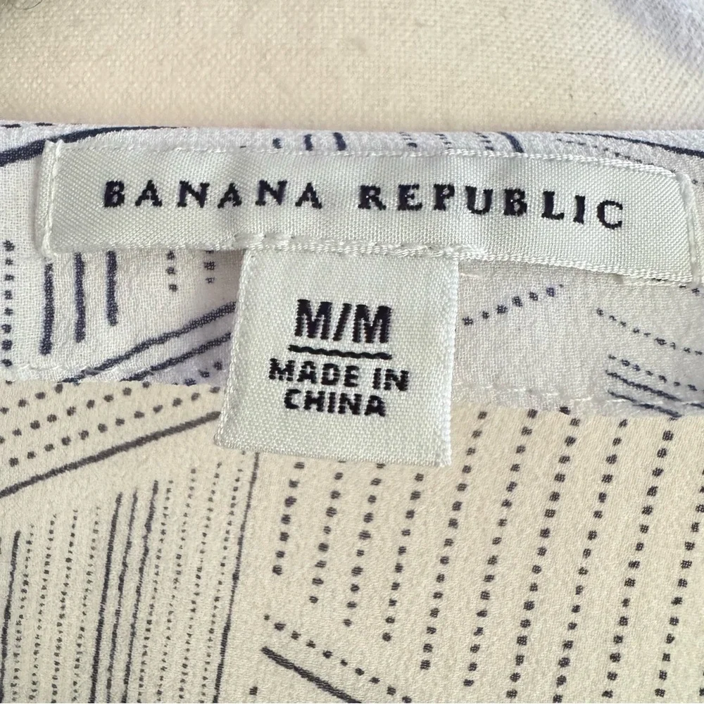 Banana Republic White Silk Blouse Navy Pattern Beaded V-Neck Size Medium - Picture 8 of 15